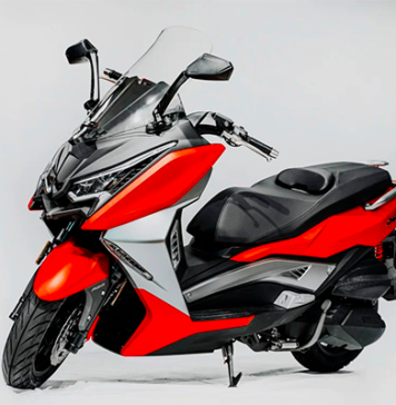 Este scooter de 300 cc y 26 CV cuesta poco más que uno de 125