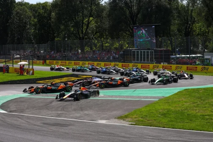the-race-start-during-the-f1-g