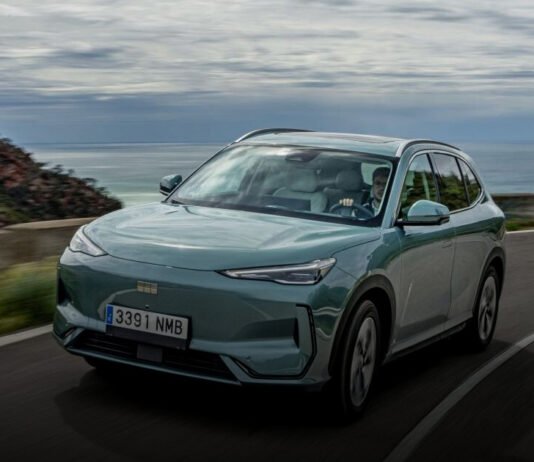 La presión en China acelera la carrera tecnológica del coche eléctrico mientras caen los beneficios de sus grandes fabricantes